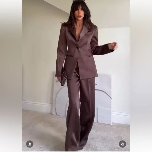 NWT ZARA VIRAL SATIN EFFECT BLAZER XS and L
🚨 My prices are firm, no discount - Picture 16 of 17